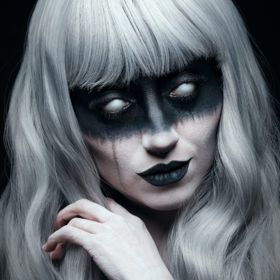 Foto de estudio maquillaje cuerpo completo